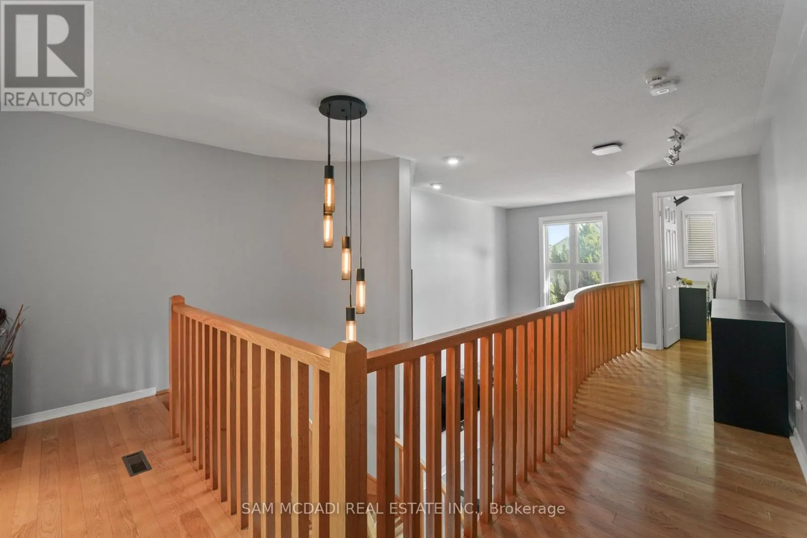 385 TURNBERRY CRESCENT