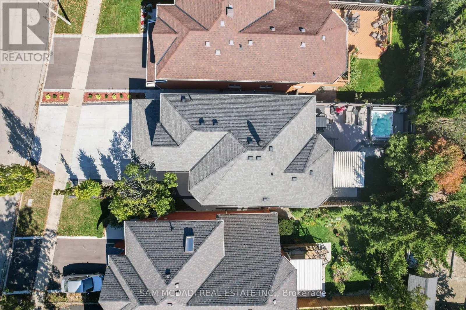 385 TURNBERRY CRESCENT