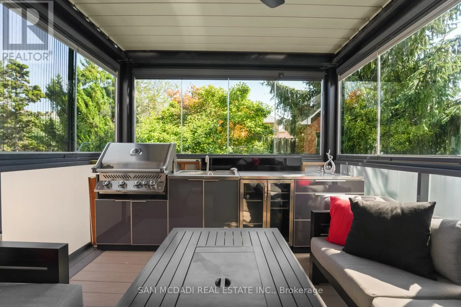 385 TURNBERRY CRESCENT