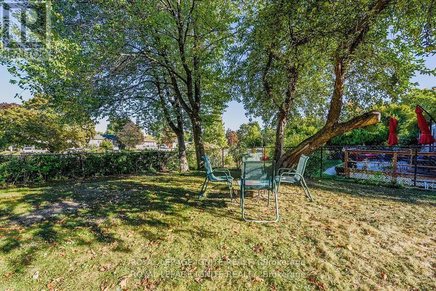 4 DRAYTON CRESCENT
