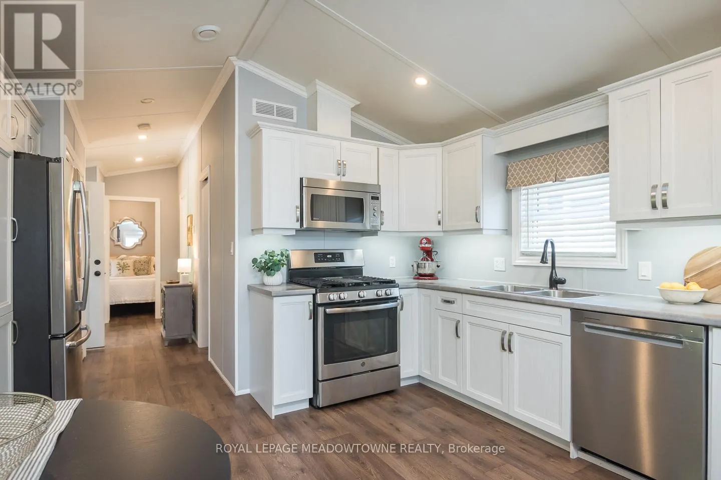 12 POPLAR - 4449 MILBUROUGH LINE