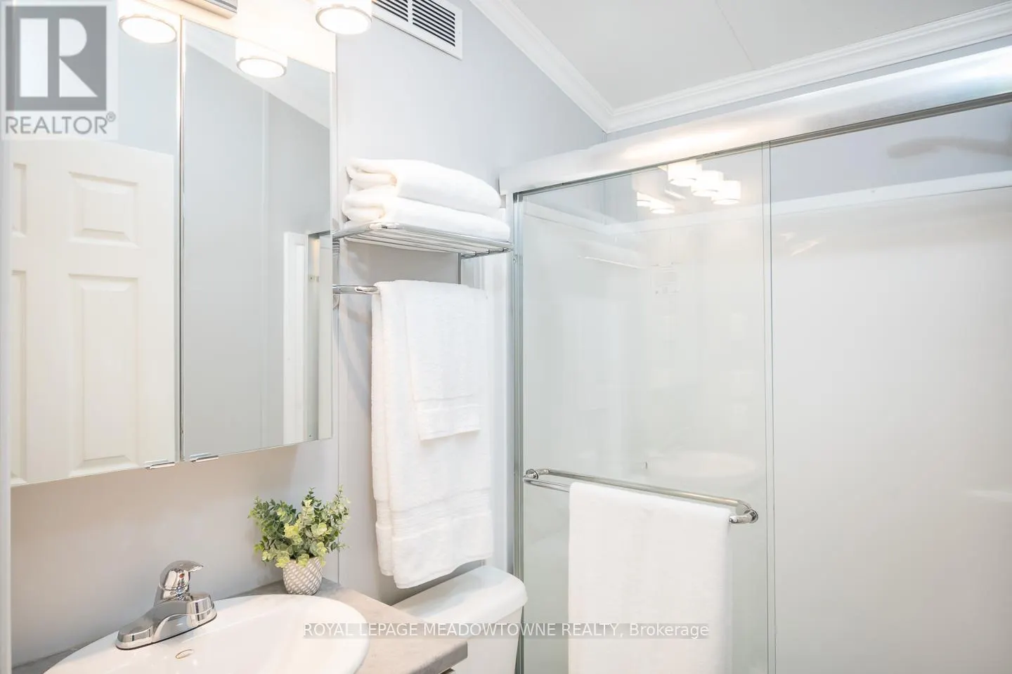 12 POPLAR - 4449 MILBUROUGH LINE