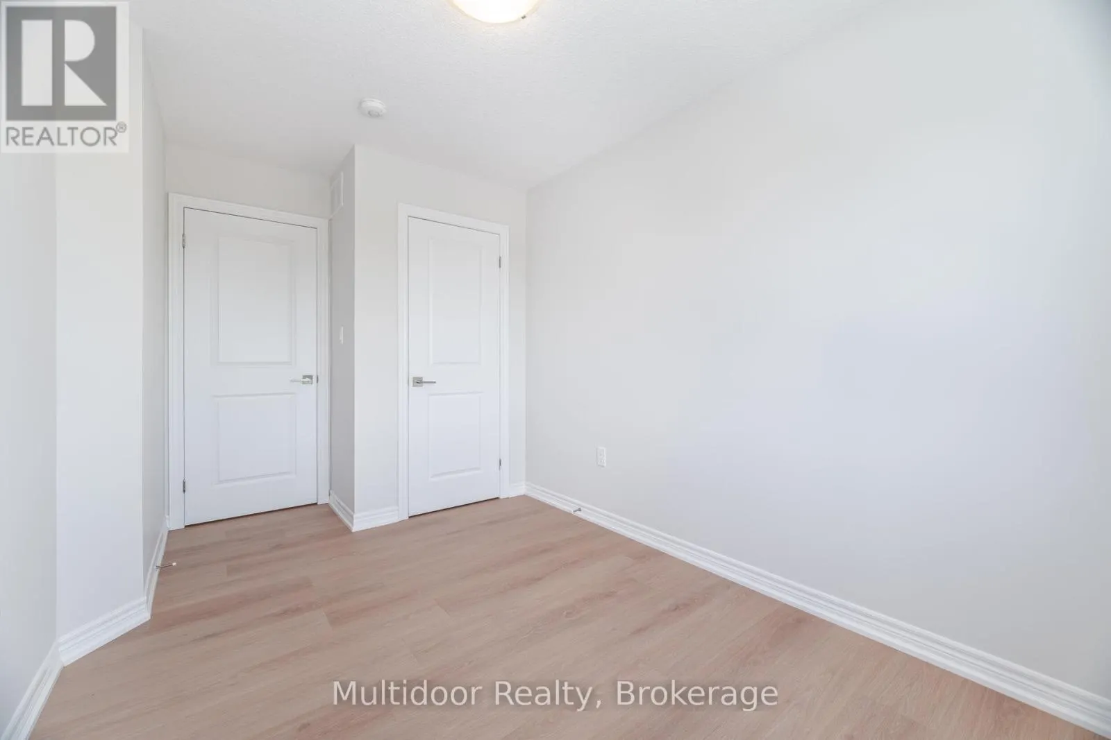 52 - 445 ONTARIO STREET S