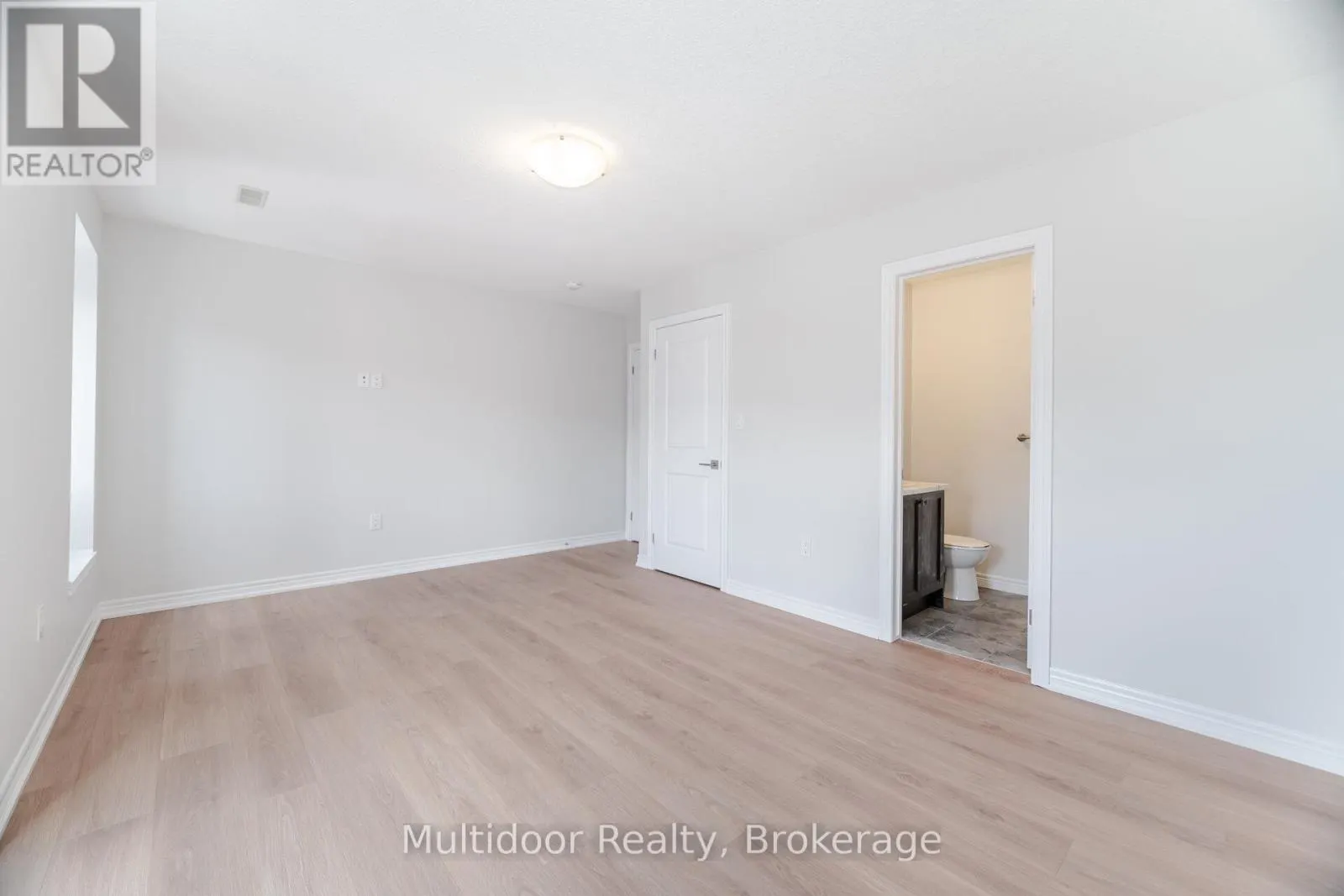 52 - 445 ONTARIO STREET S