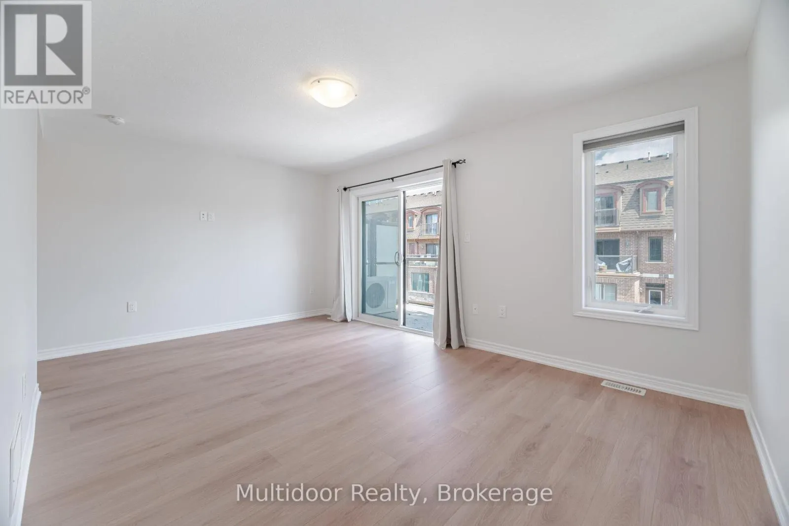 52 - 445 ONTARIO STREET S