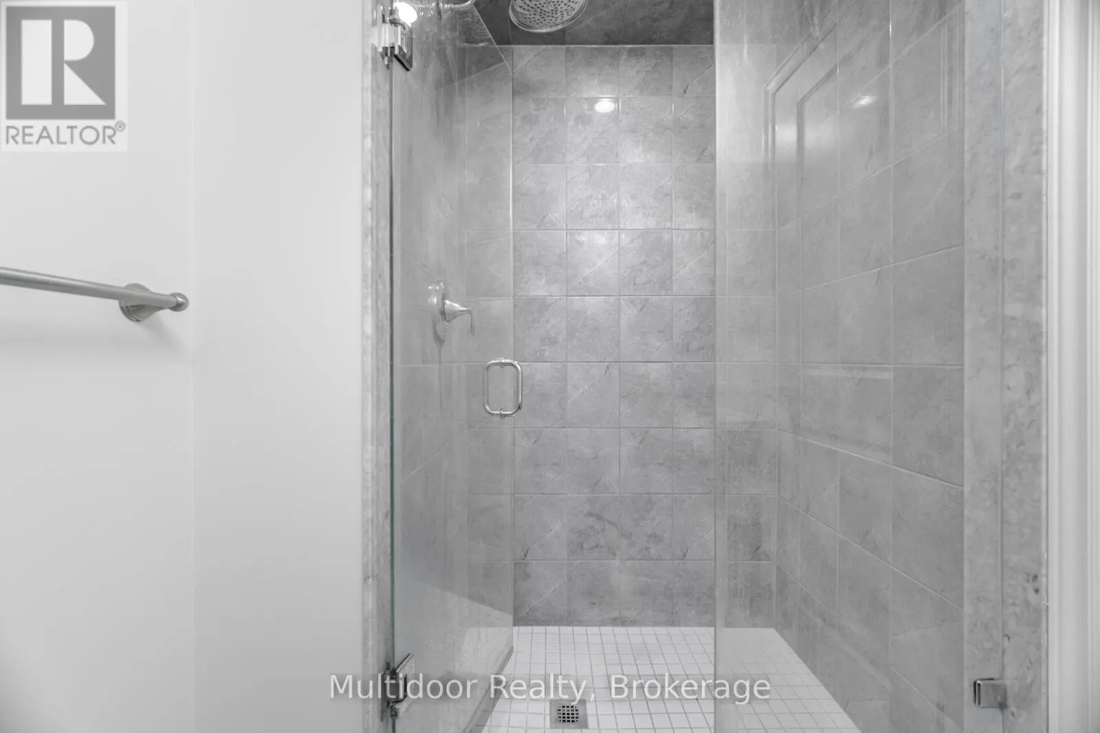 52 - 445 ONTARIO STREET S