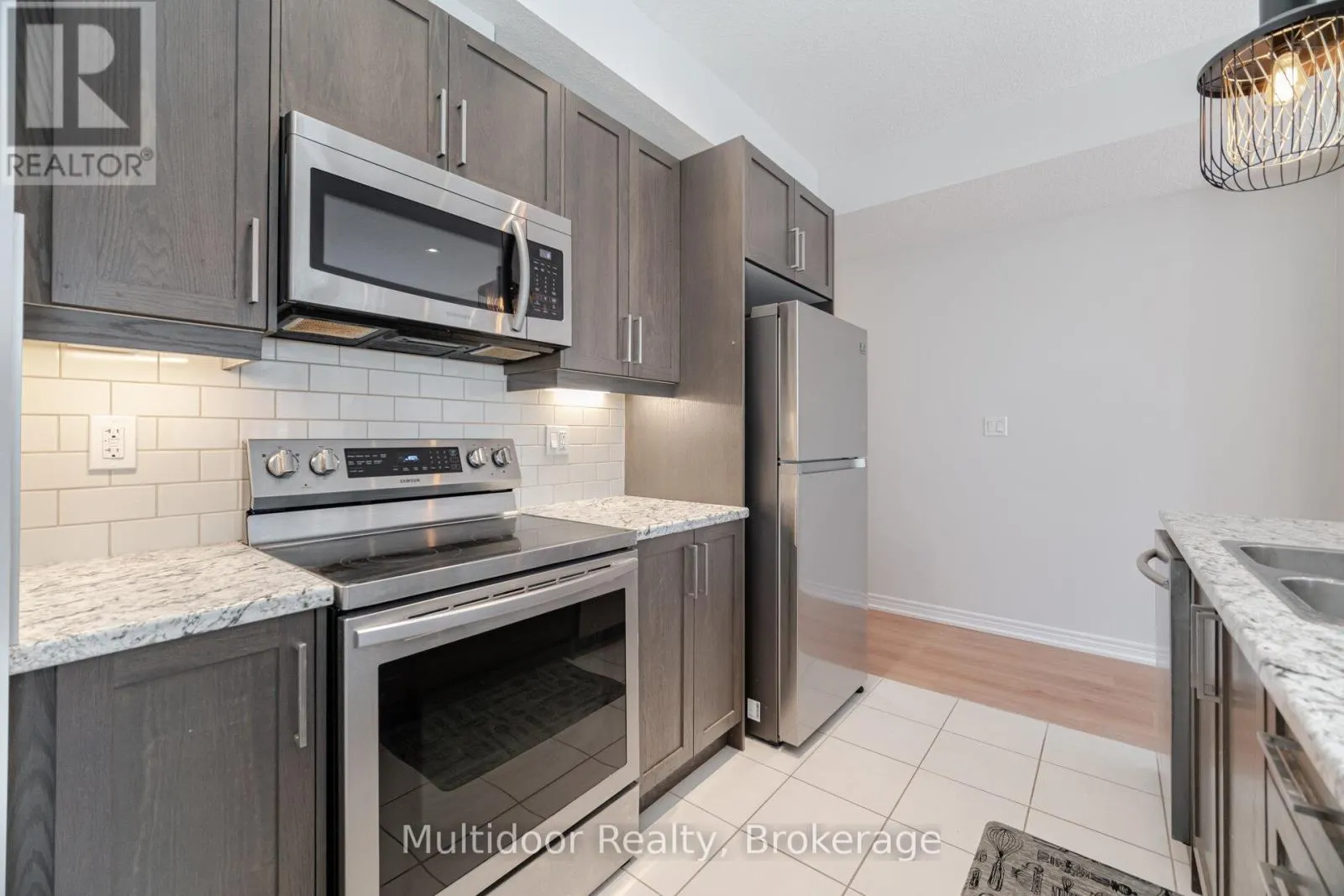 52 - 445 ONTARIO STREET S