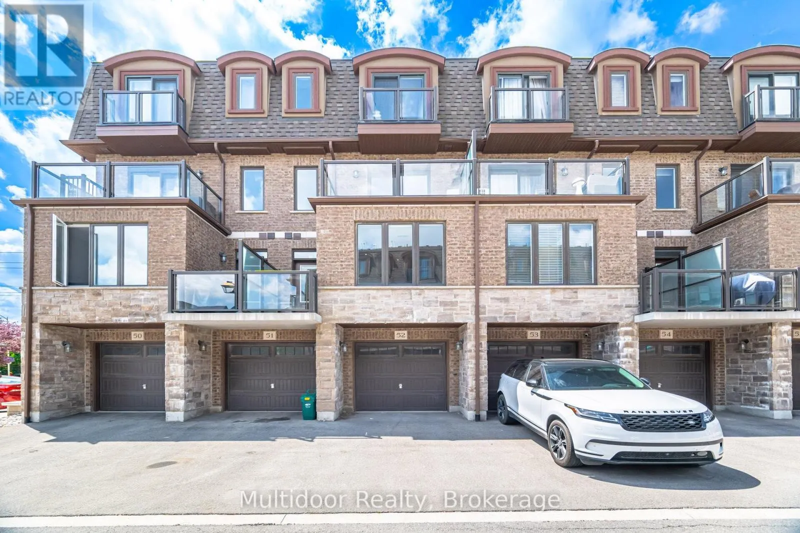 52 - 445 ONTARIO STREET S