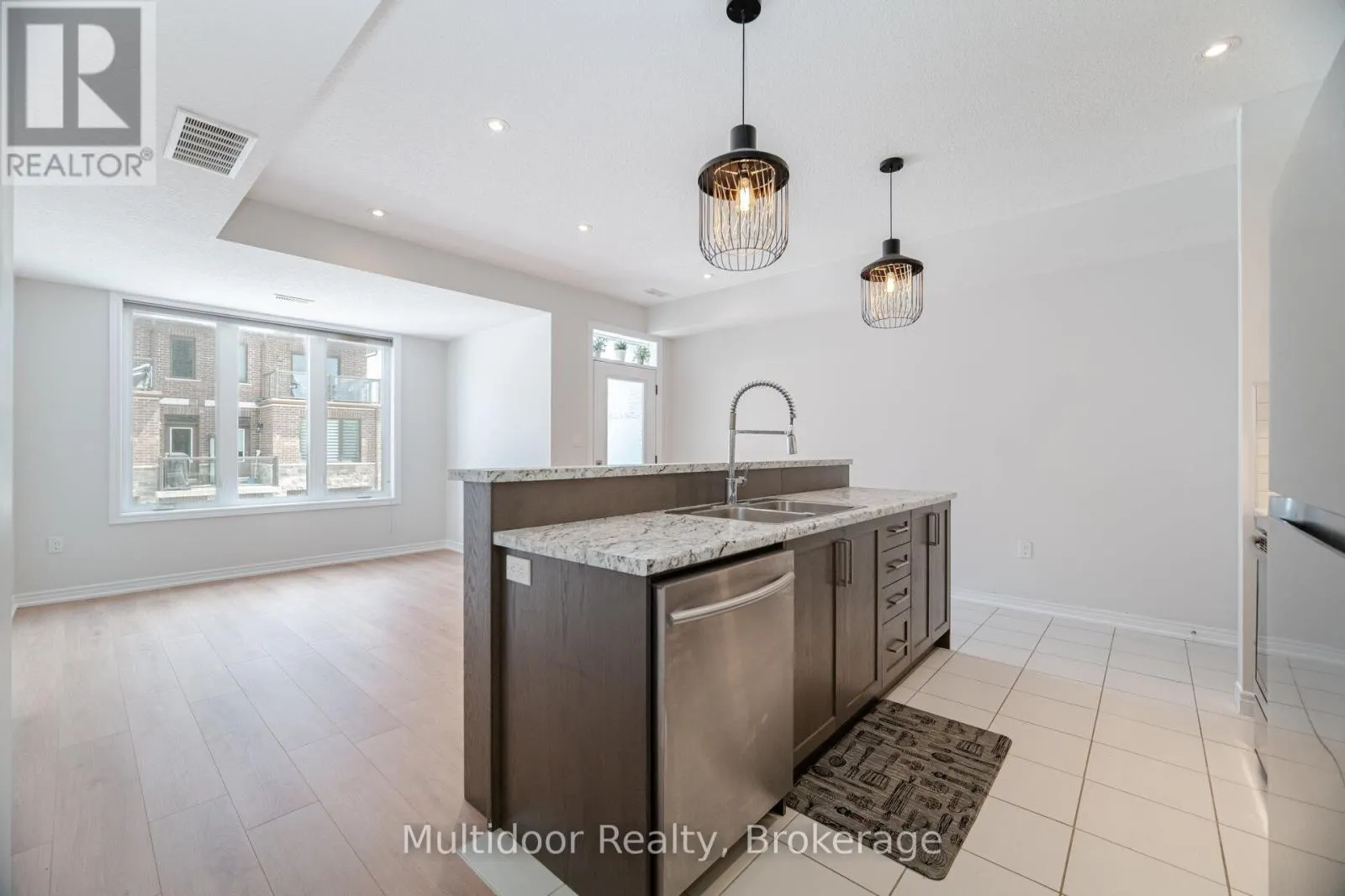 52 - 445 ONTARIO STREET S