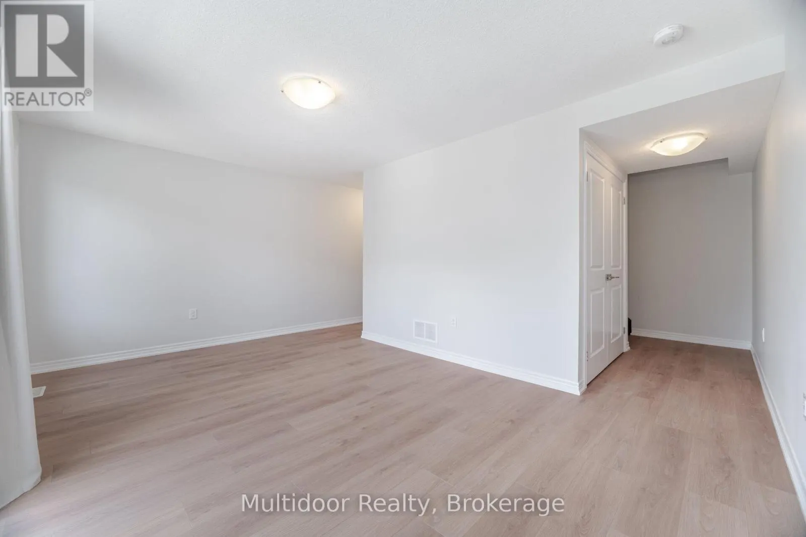 52 - 445 ONTARIO STREET S