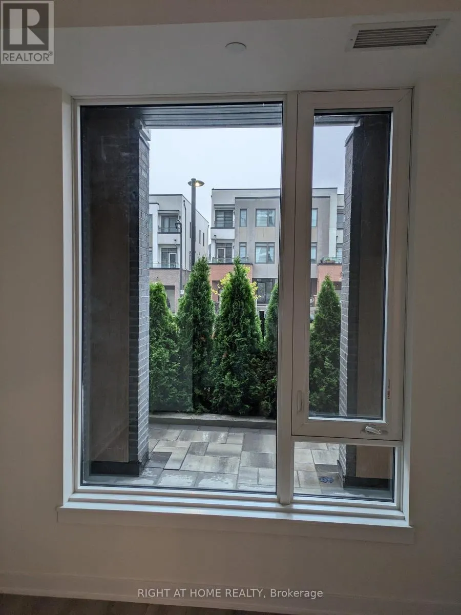 102 - 1440 CLARRIAGE COURT