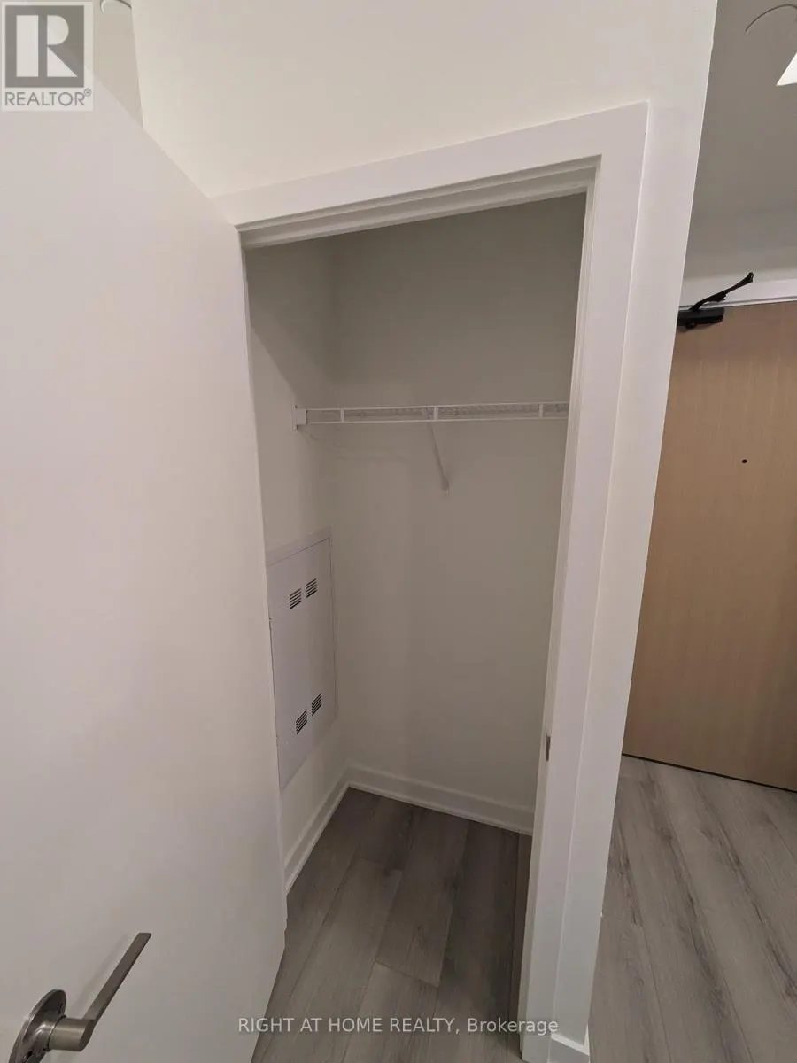 102 - 1440 CLARRIAGE COURT