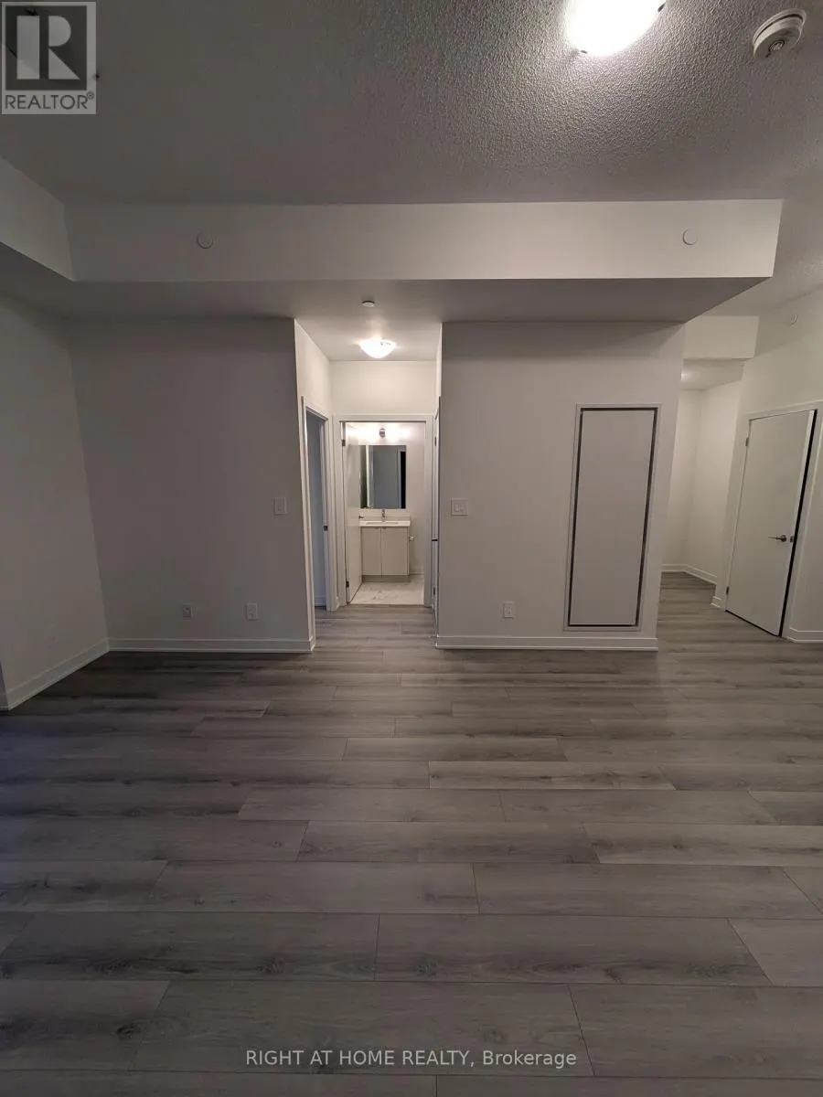 102 - 1440 CLARRIAGE COURT