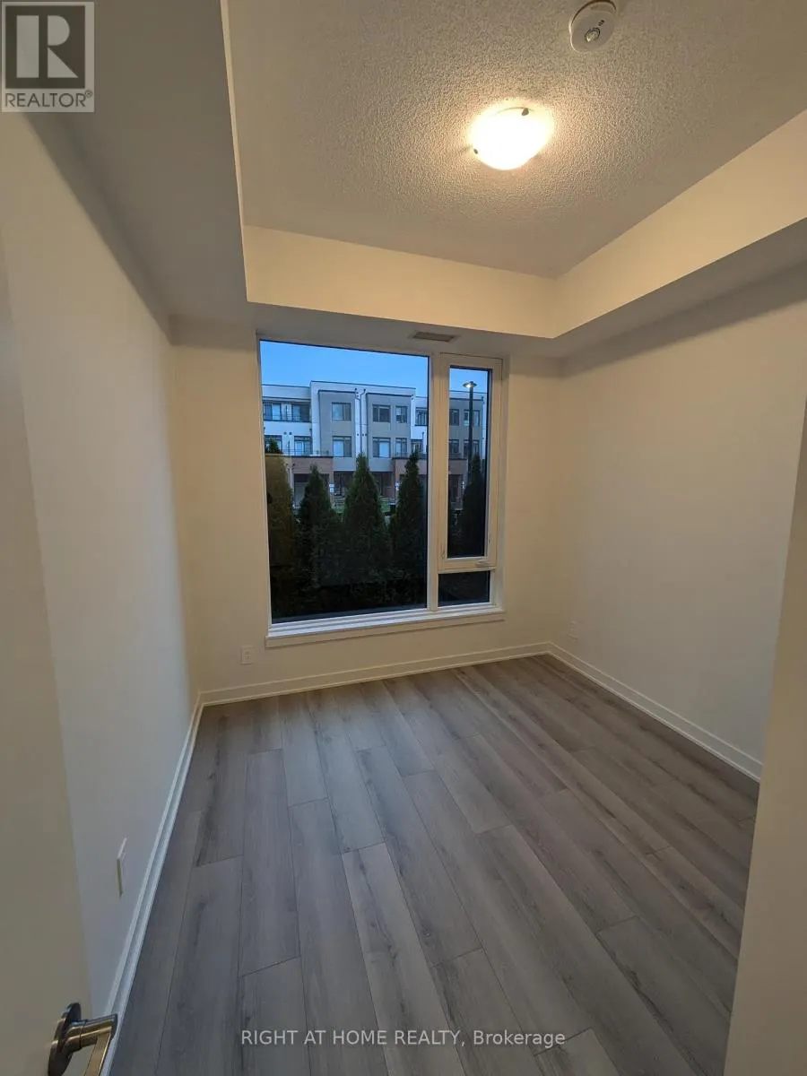 102 - 1440 CLARRIAGE COURT