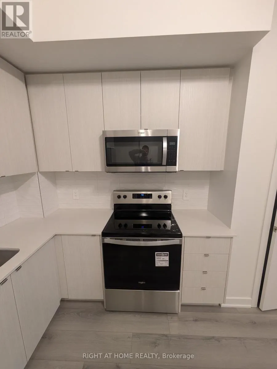 102 - 1440 CLARRIAGE COURT