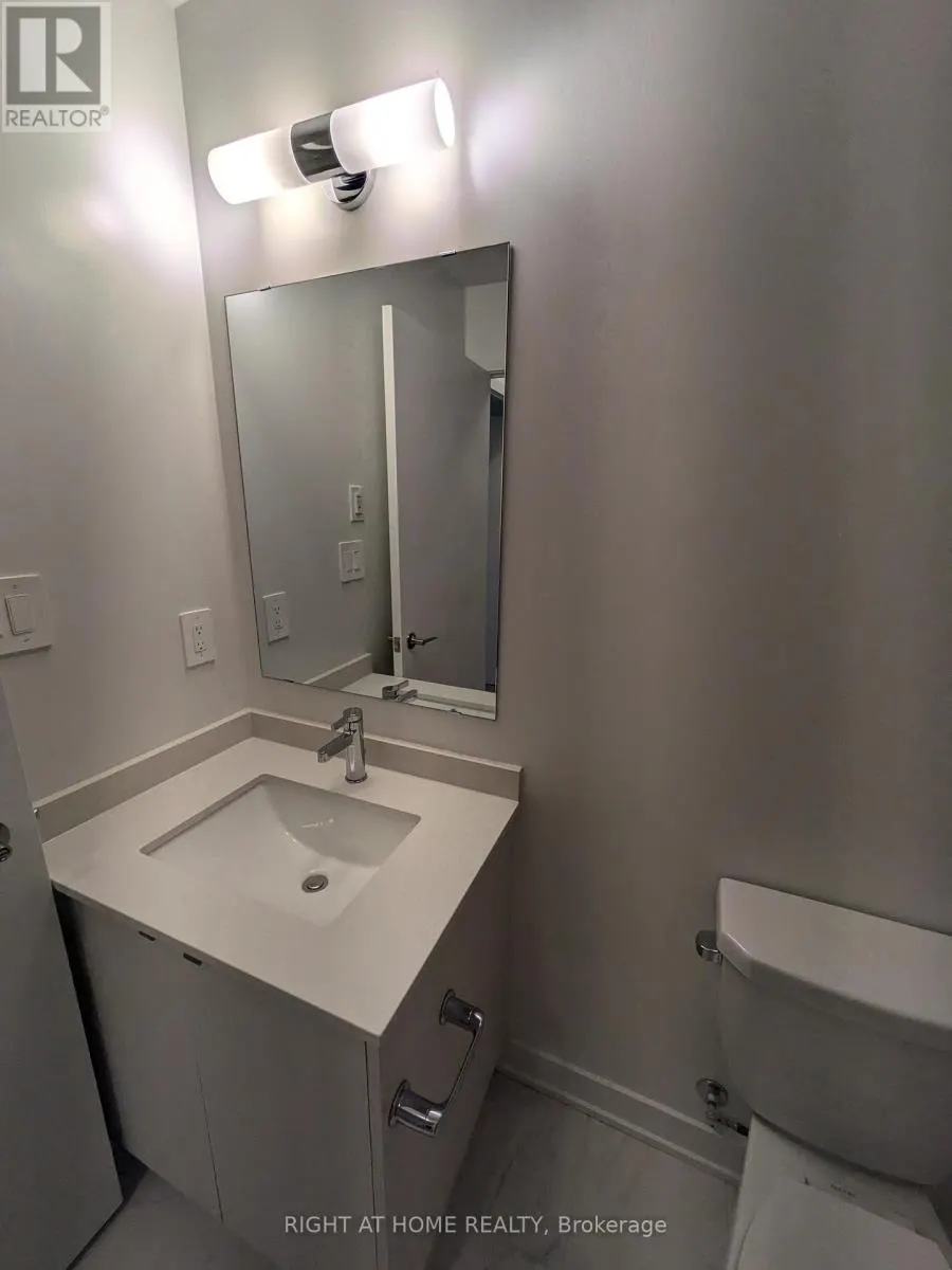 102 - 1440 CLARRIAGE COURT