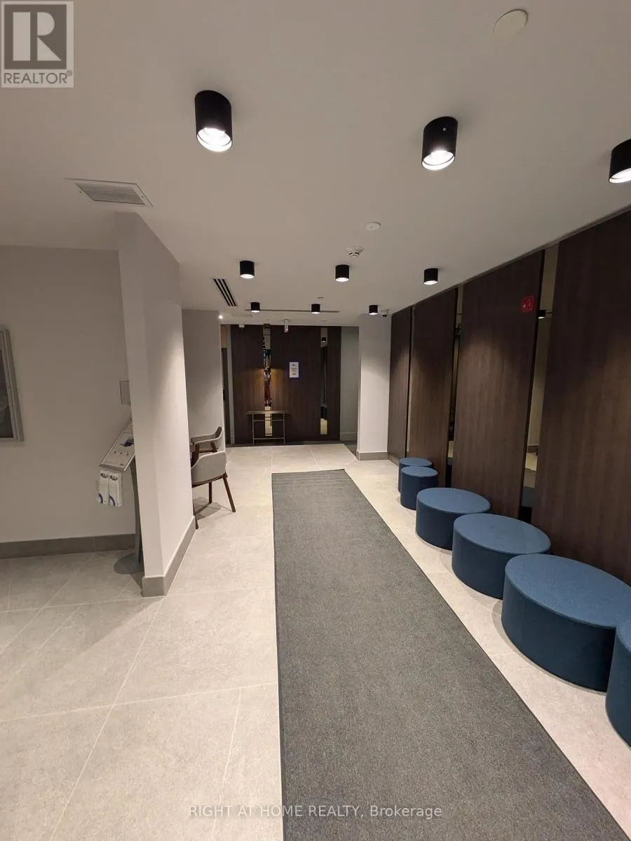 102 - 1440 CLARRIAGE COURT