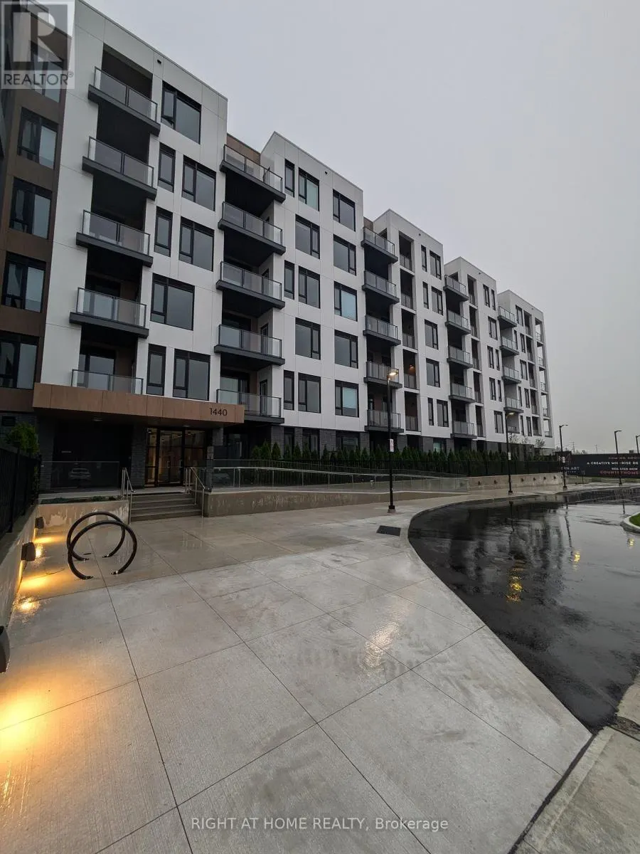 102 - 1440 CLARRIAGE COURT