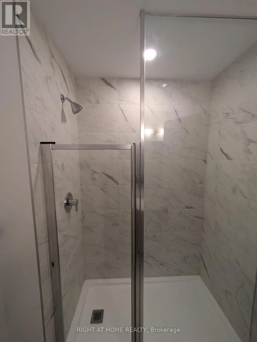 102 - 1440 CLARRIAGE COURT