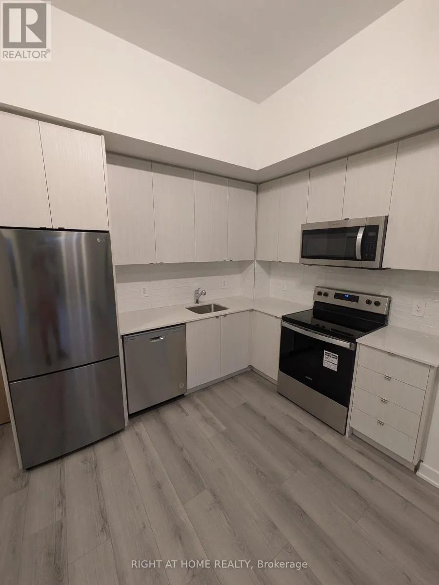 102 - 1440 CLARRIAGE COURT