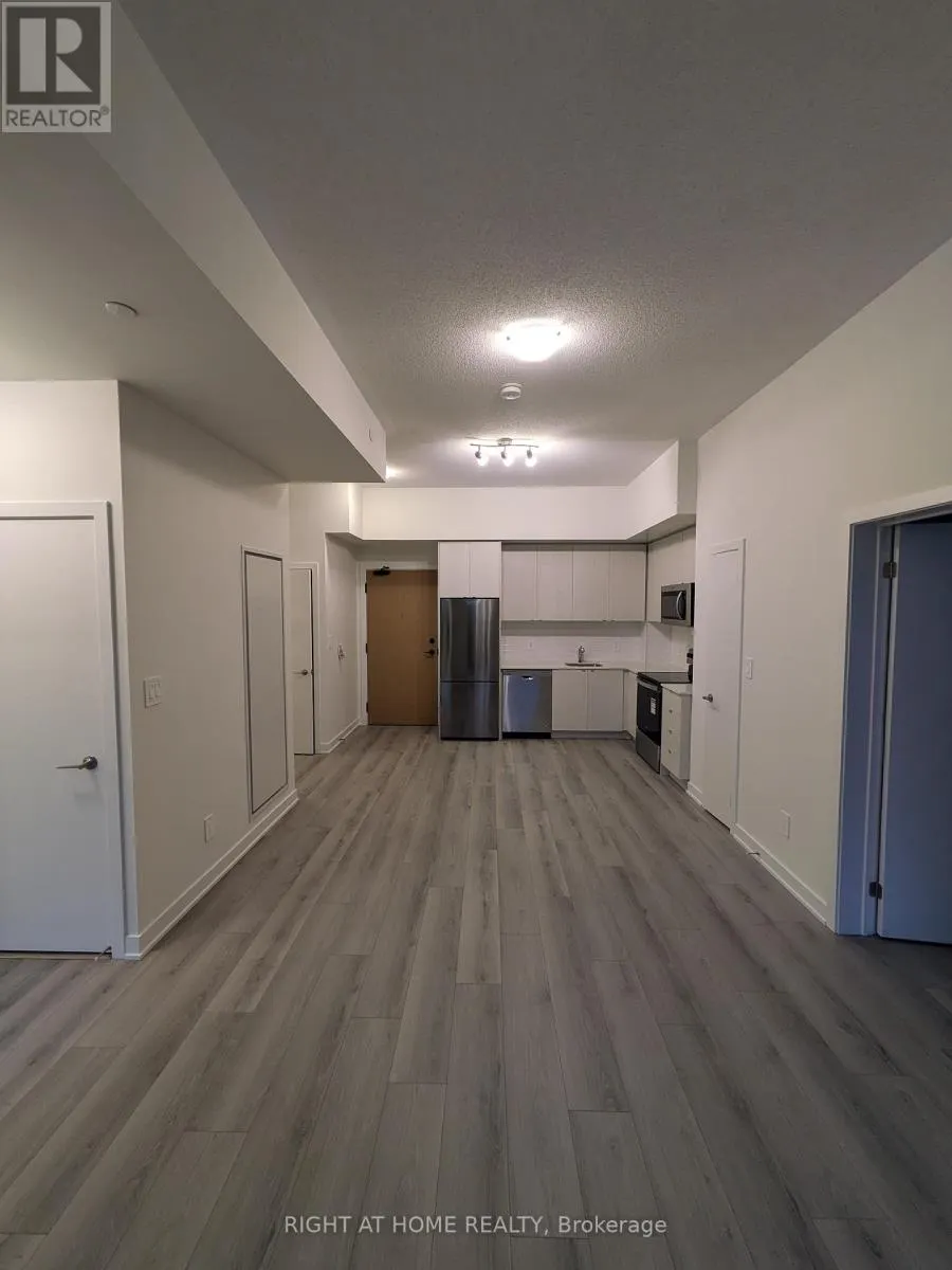 102 - 1440 CLARRIAGE COURT