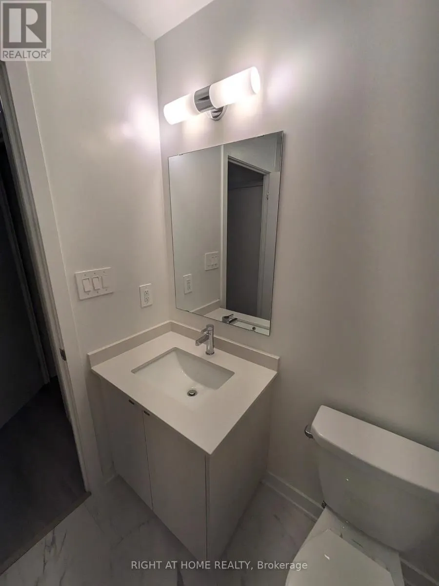 102 - 1440 CLARRIAGE COURT