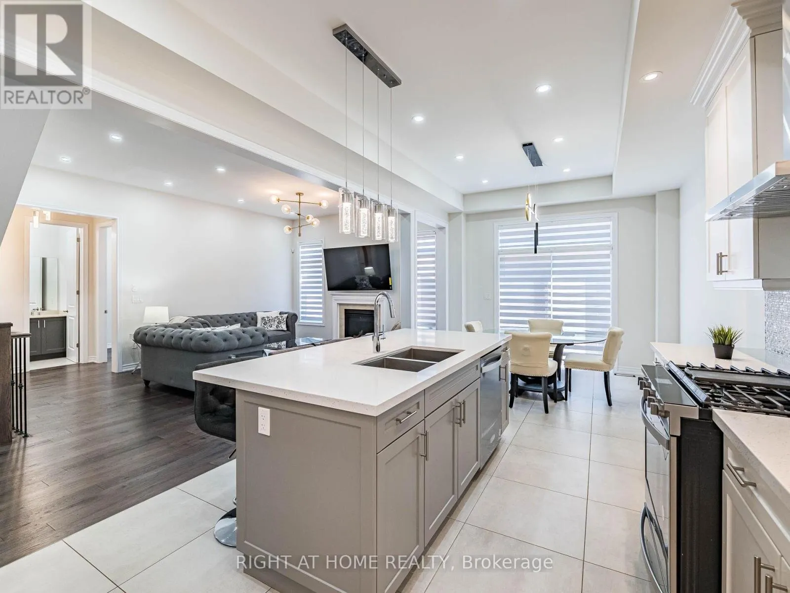 16 CHARING CROSS GATE