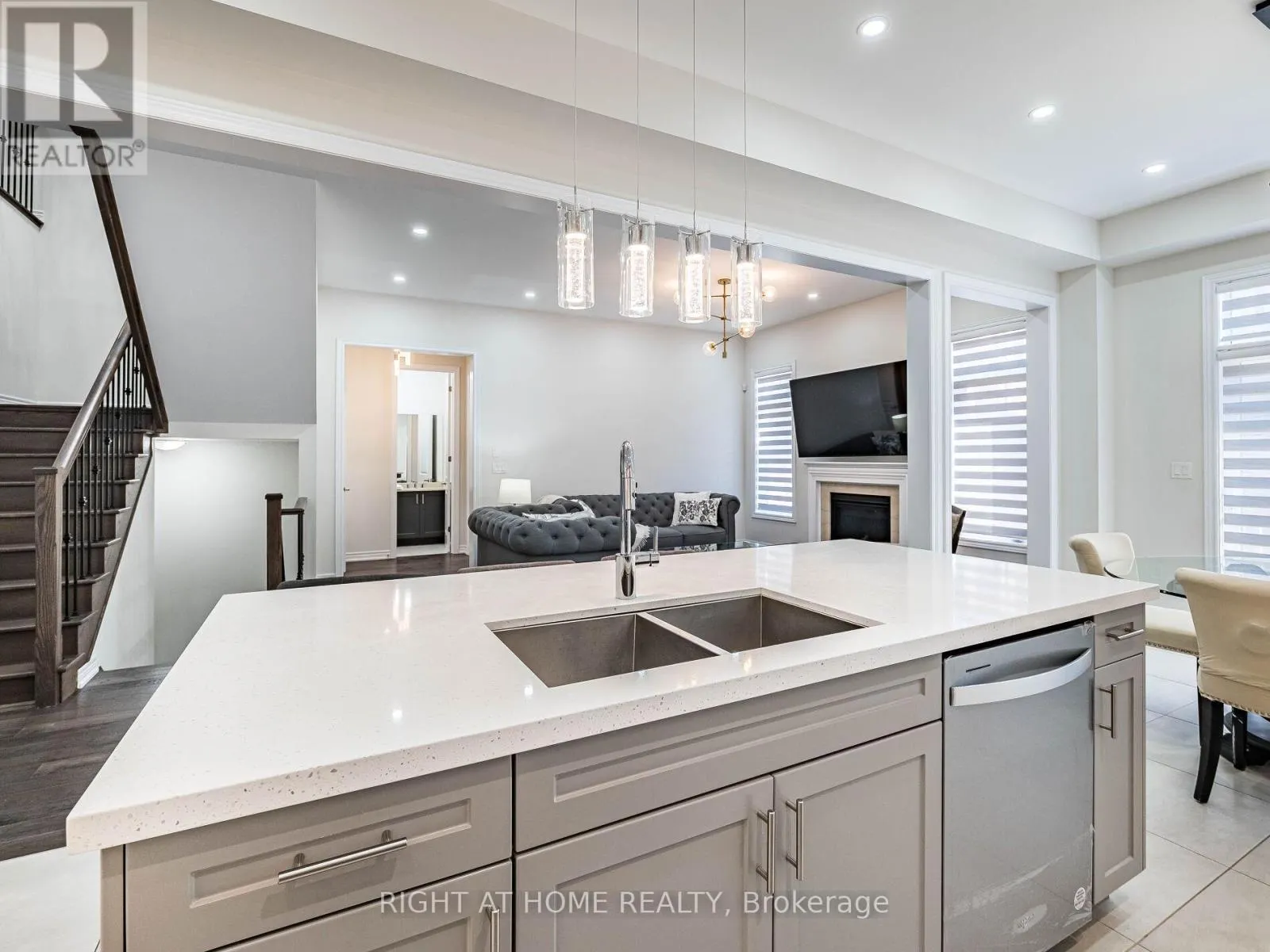 16 CHARING CROSS GATE