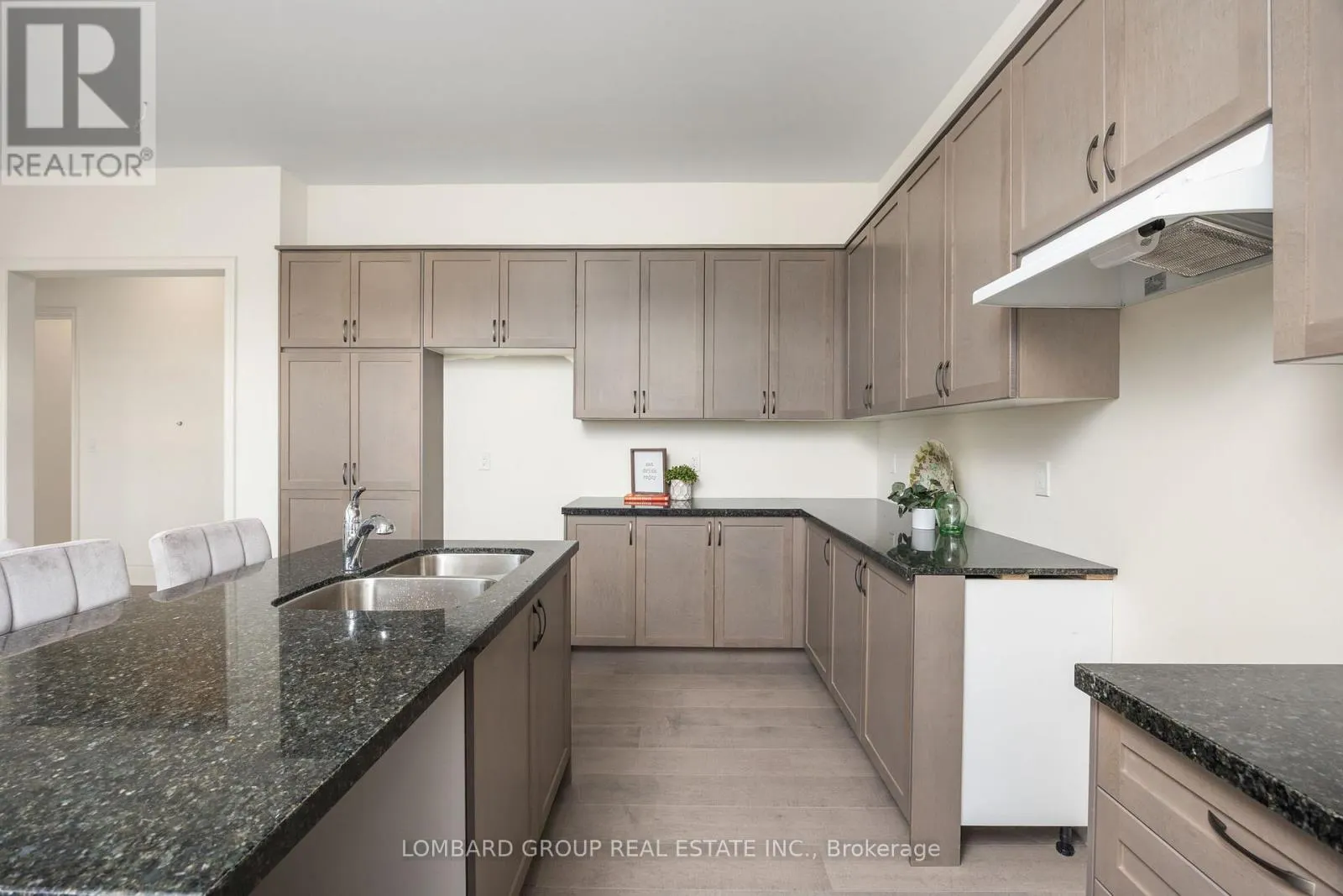 37 NORTH PARK BOULEVARD