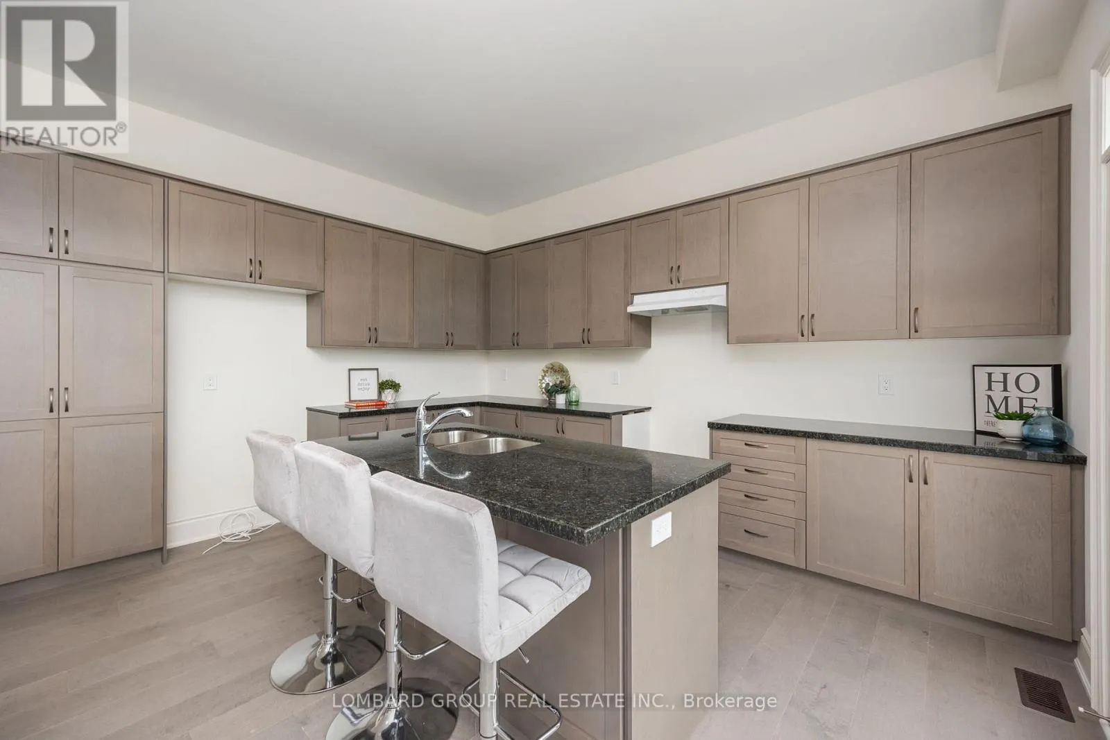 37 NORTH PARK BOULEVARD