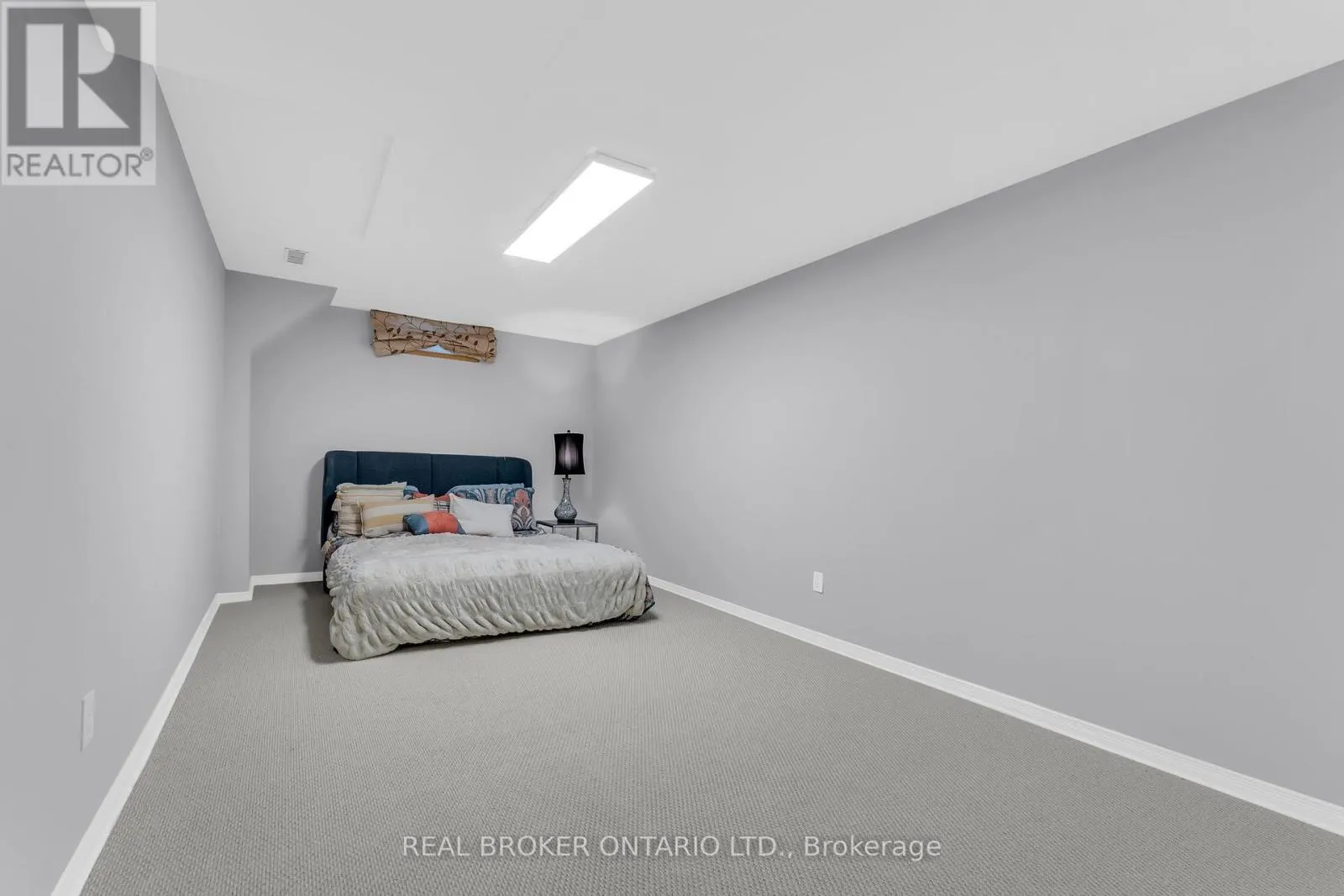 2293 WOODCREST DRIVE