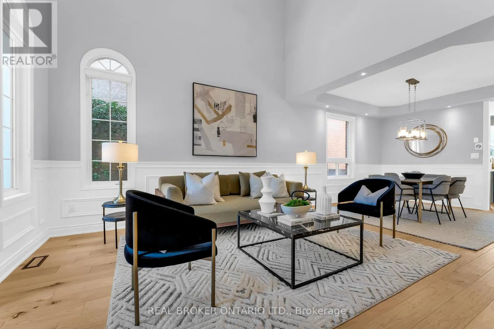 2293 WOODCREST DRIVE