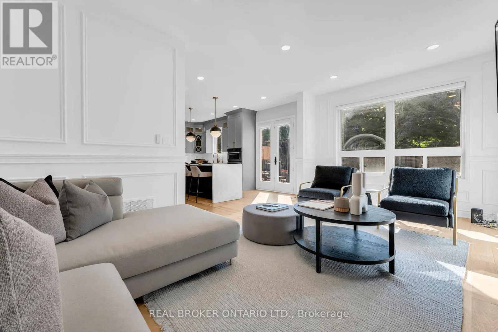 2293 WOODCREST DRIVE