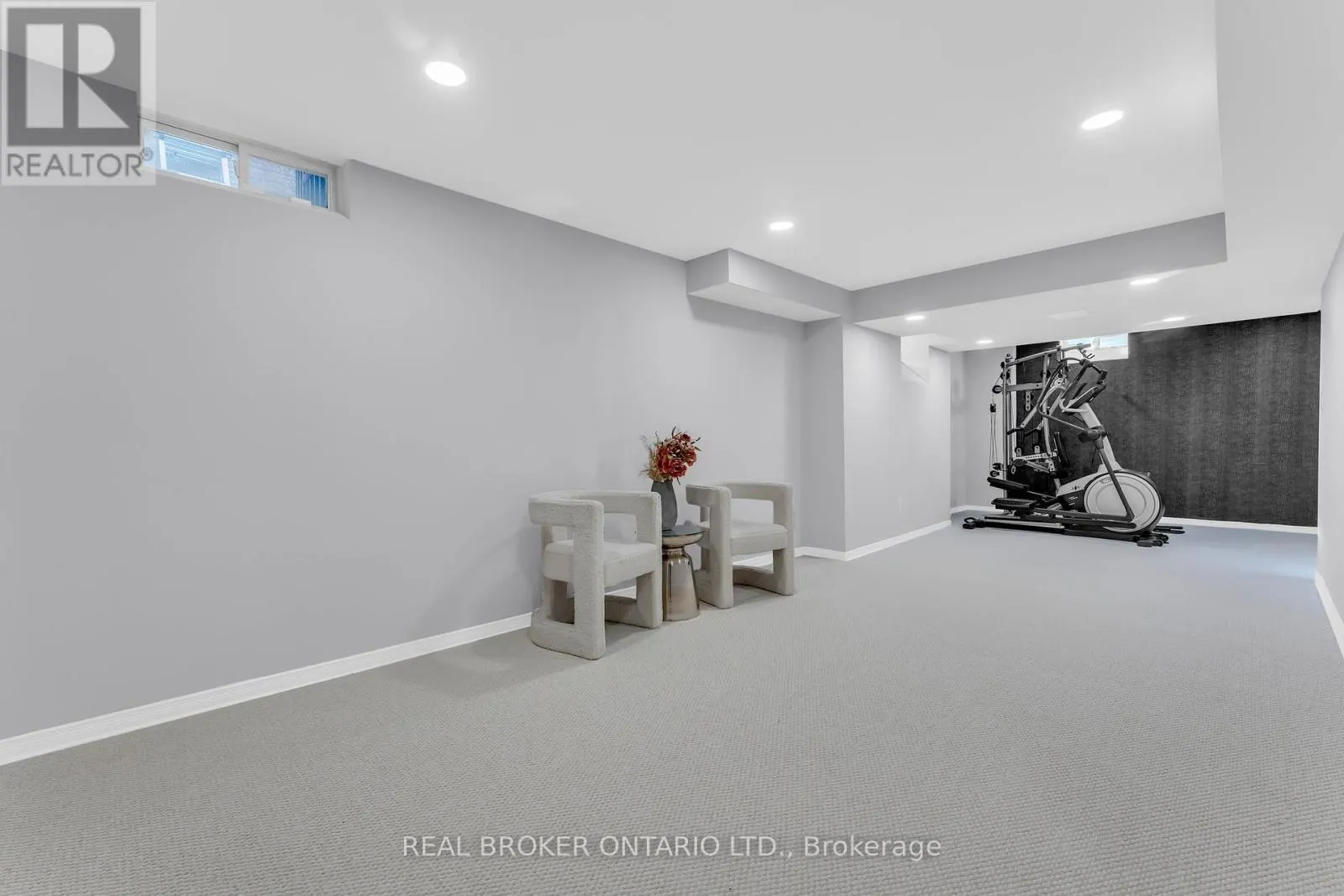 2293 WOODCREST DRIVE