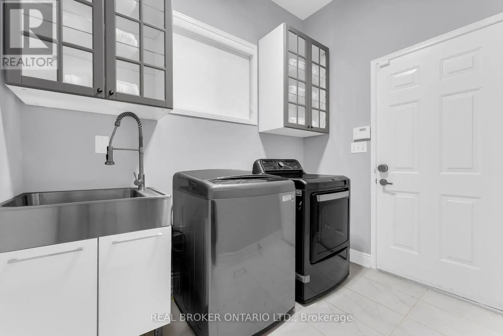 2293 WOODCREST DRIVE