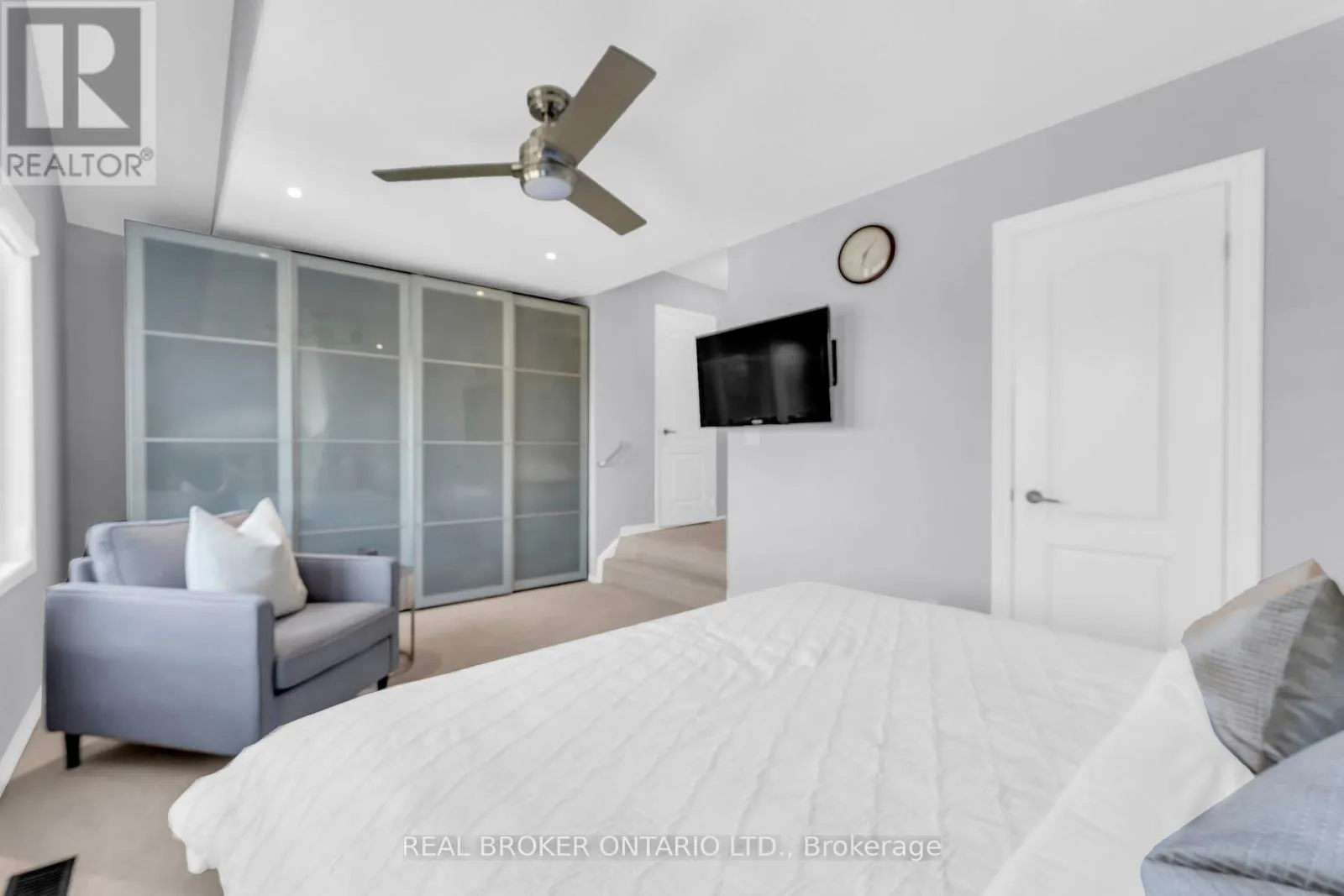 2293 WOODCREST DRIVE