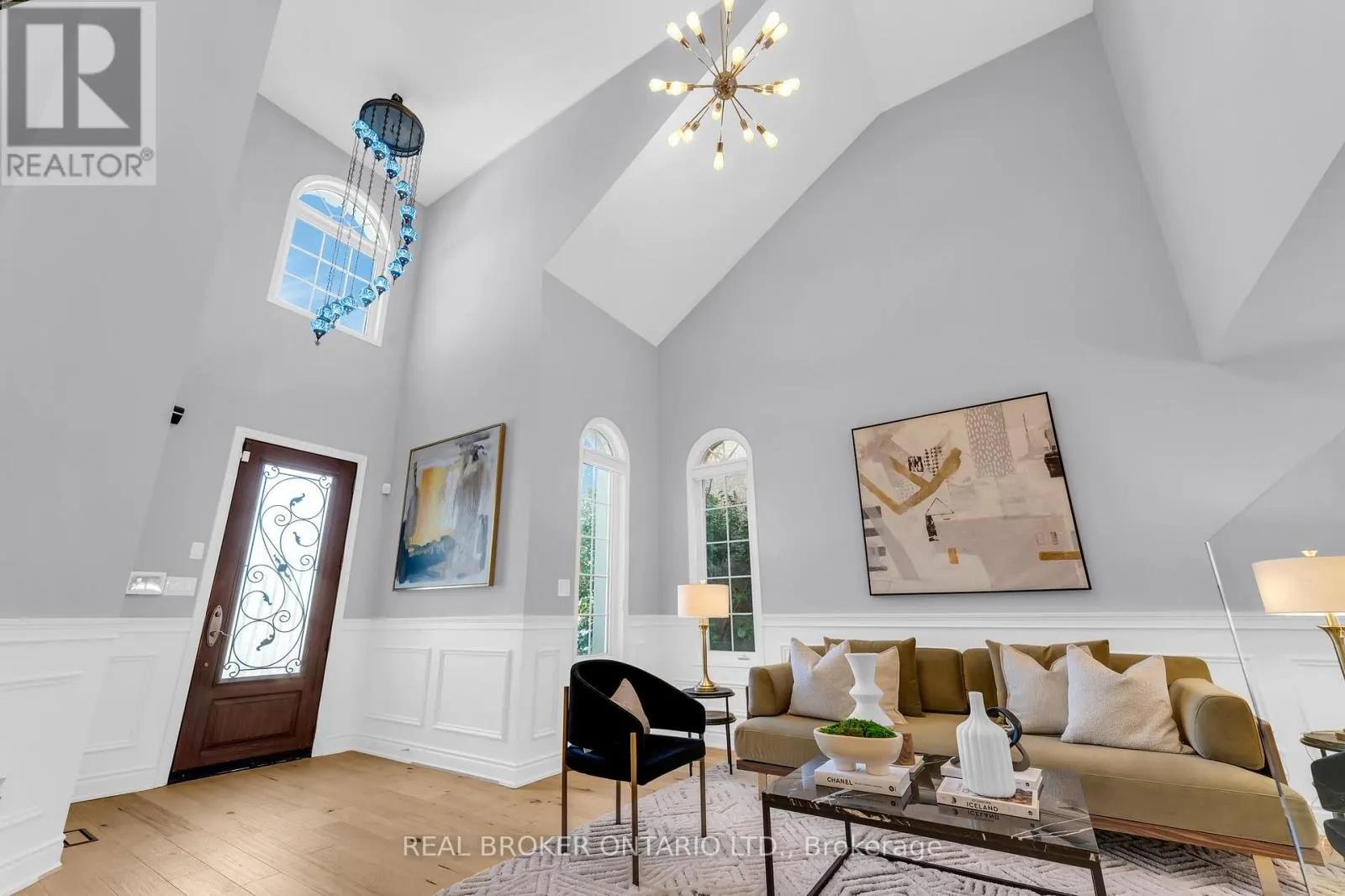 2293 WOODCREST DRIVE