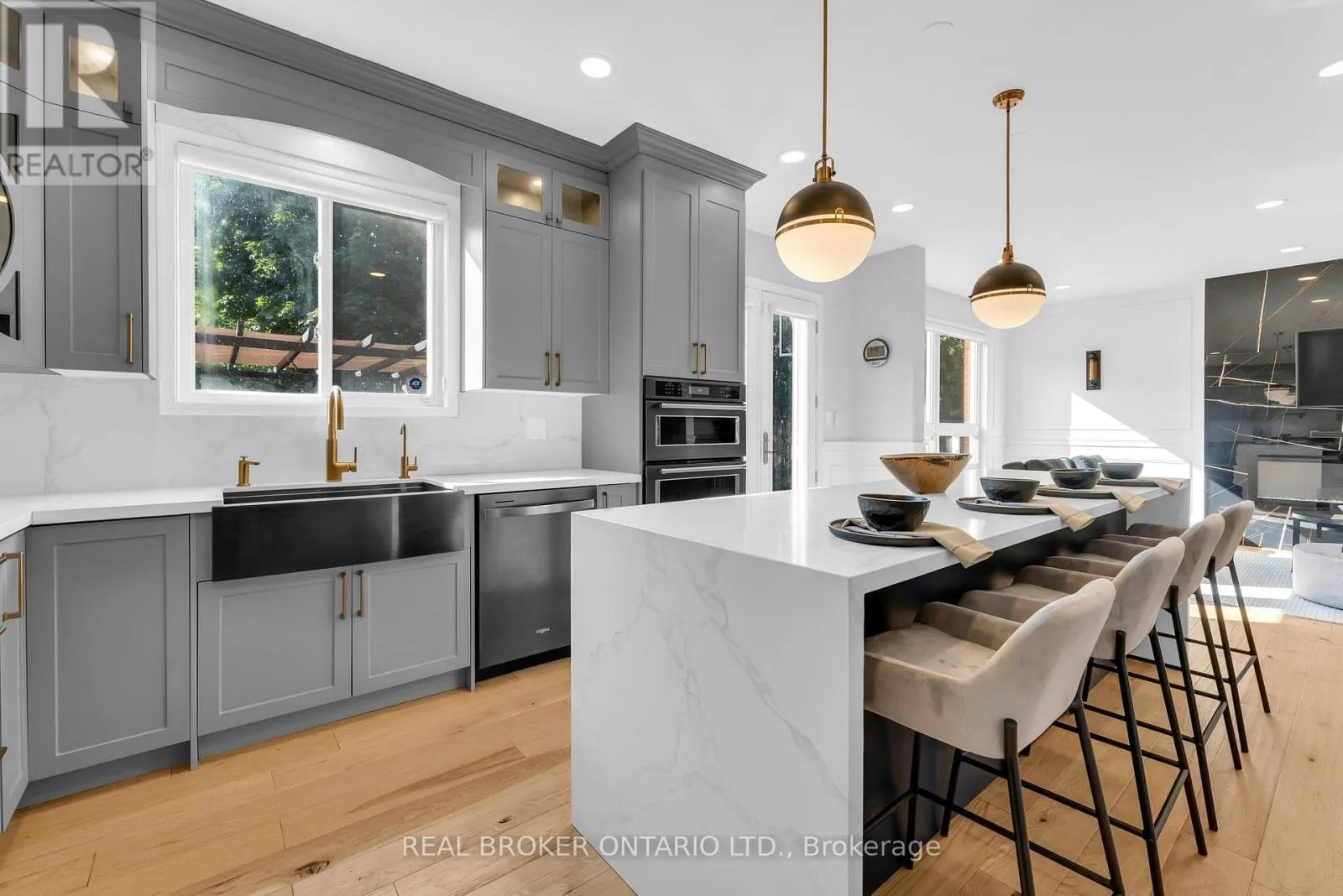 2293 WOODCREST DRIVE