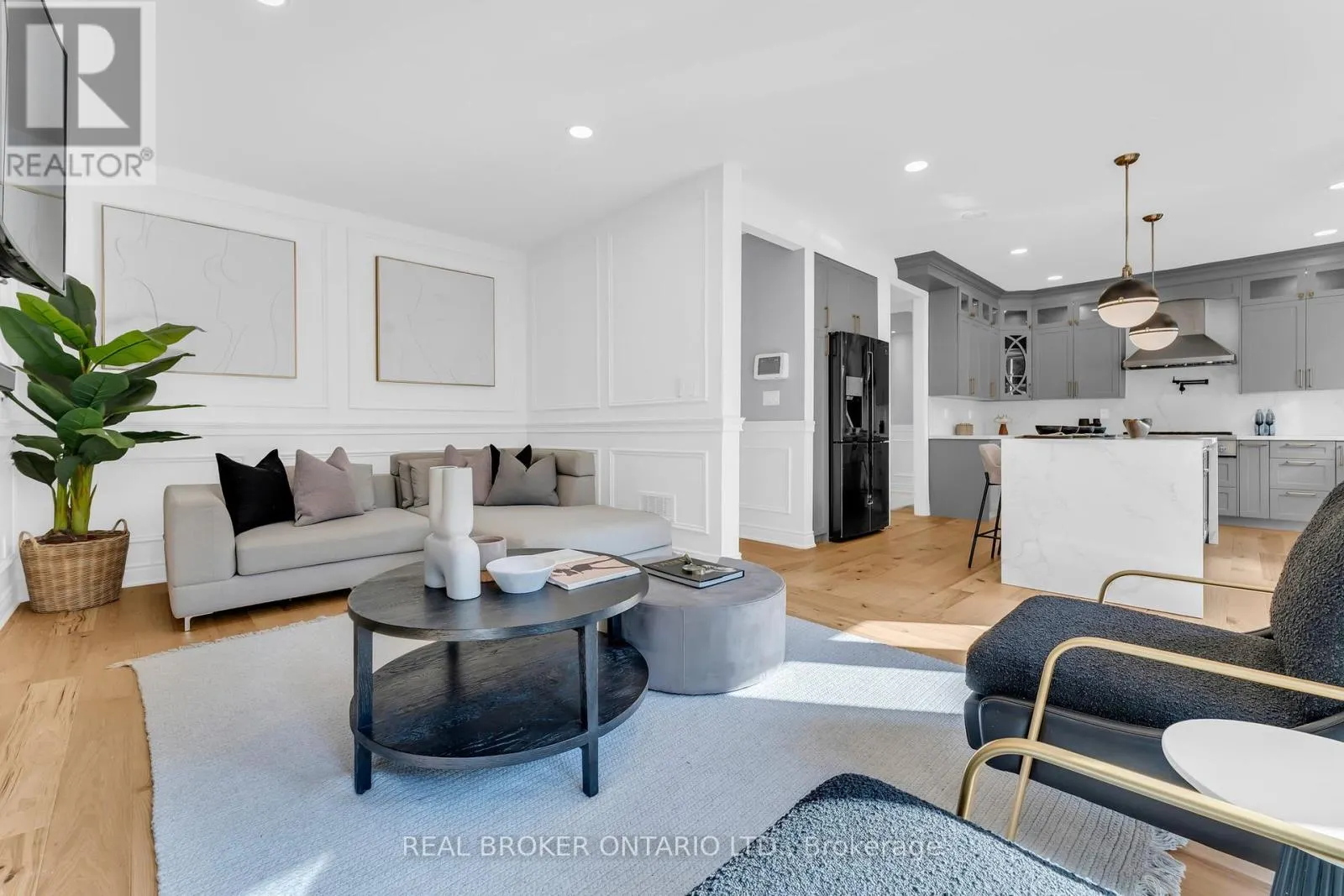 2293 WOODCREST DRIVE