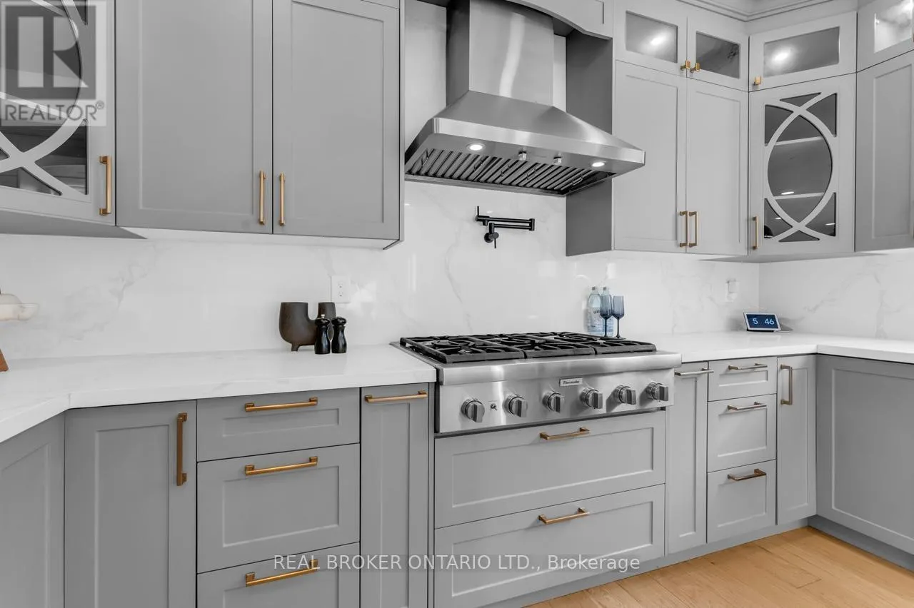 2293 WOODCREST DRIVE