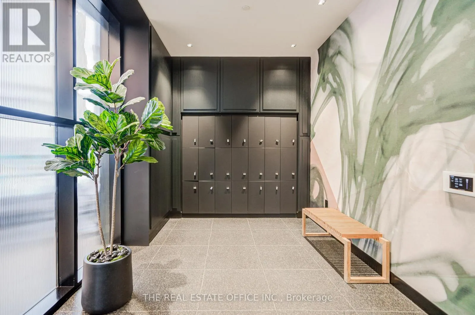 601 - 3220 WILLIAM COLTSON AVENUE