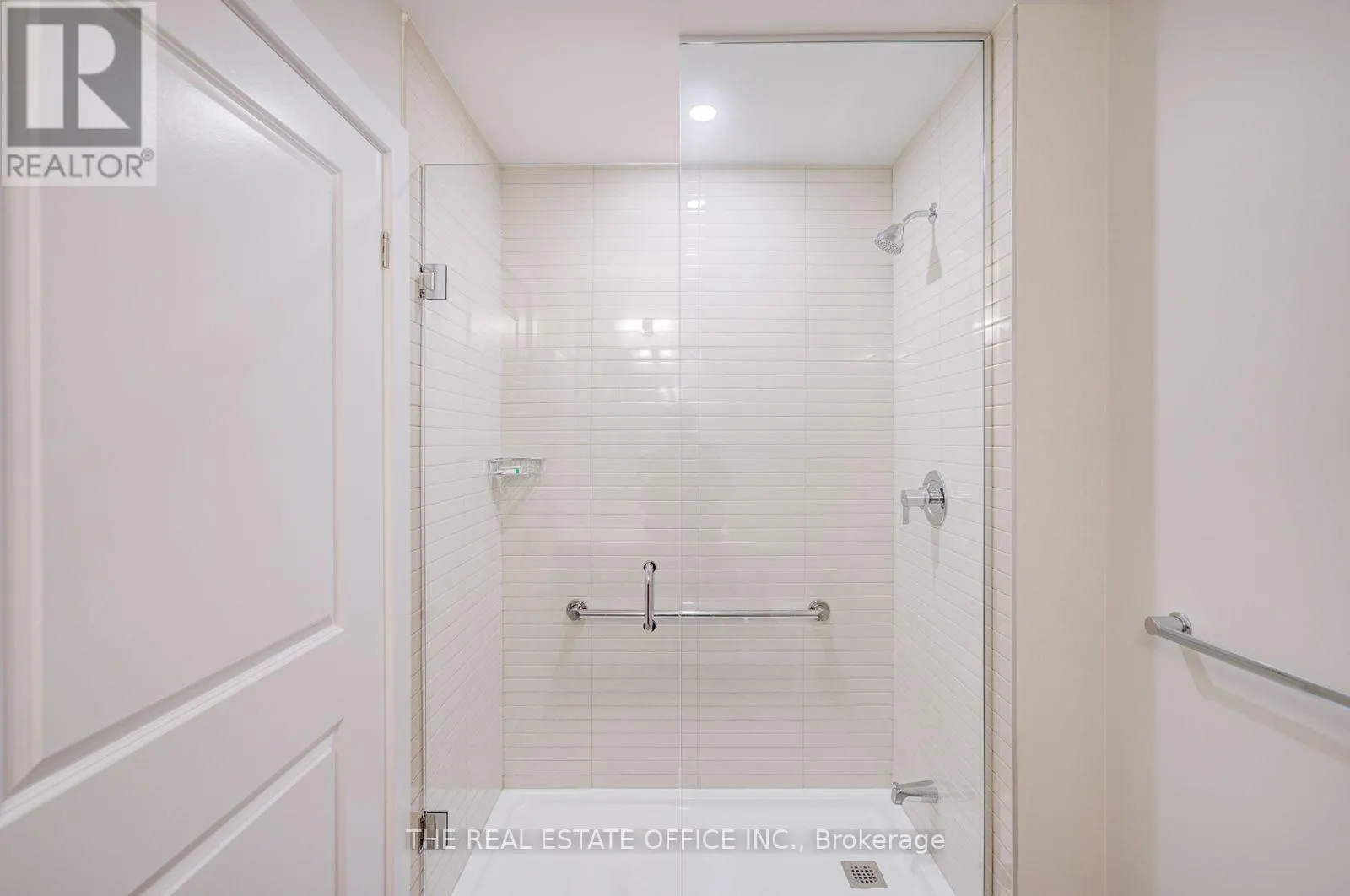 601 - 3220 WILLIAM COLTSON AVENUE