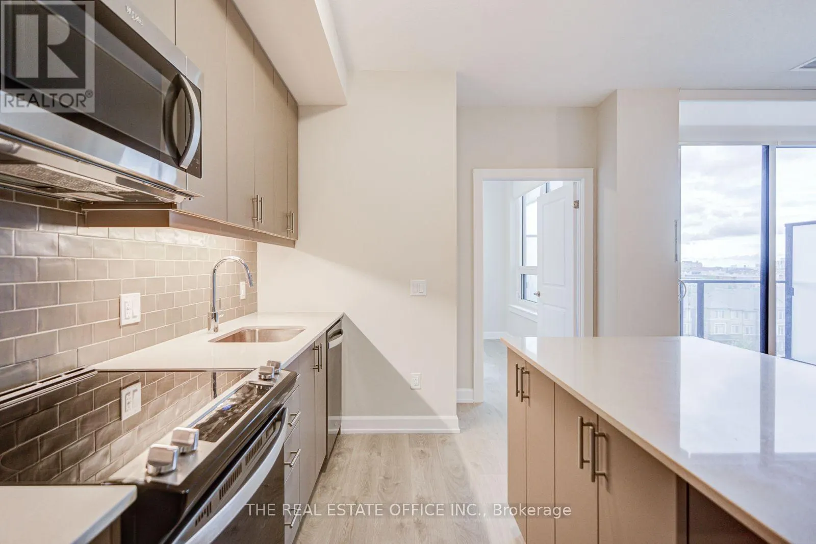 601 - 3220 WILLIAM COLTSON AVENUE