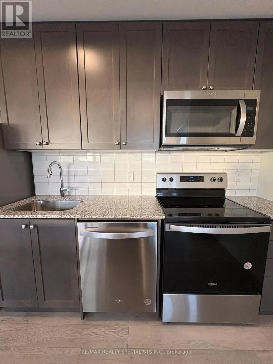 811 - 3006 WILLIAM CUTMORE BOULEVARD