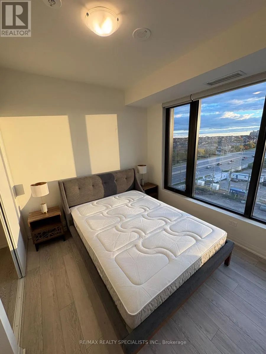 811 - 3006 WILLIAM CUTMORE BOULEVARD