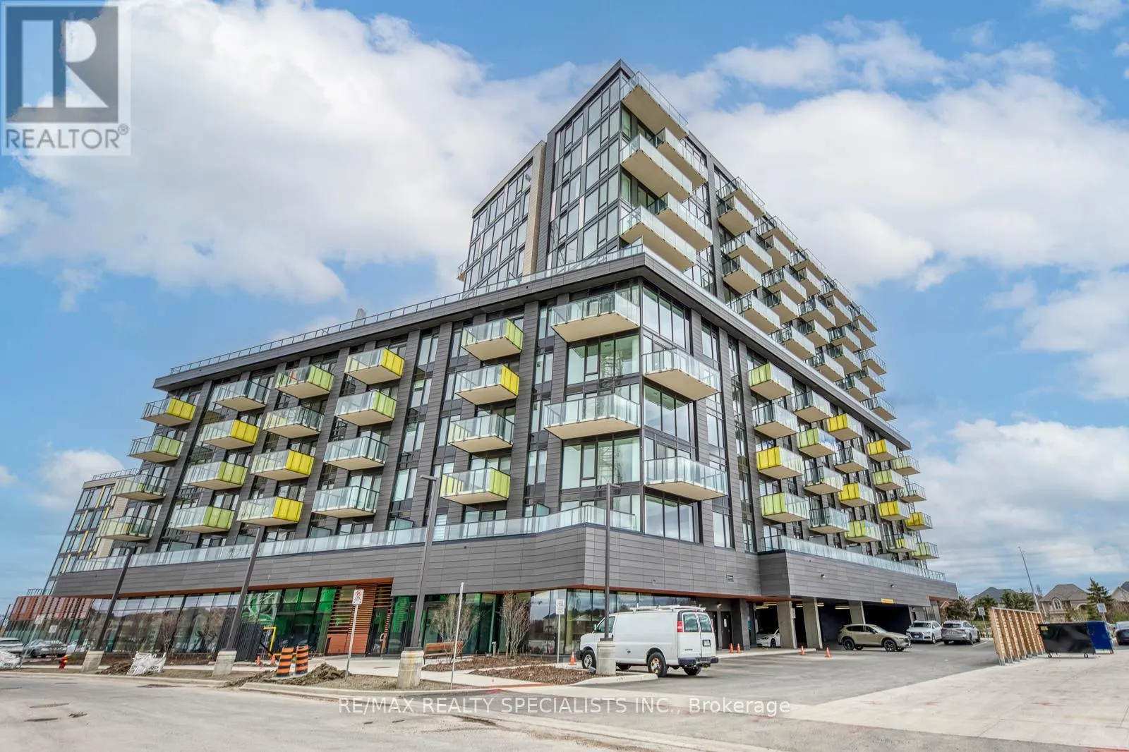 811 - 3006 WILLIAM CUTMORE BOULEVARD