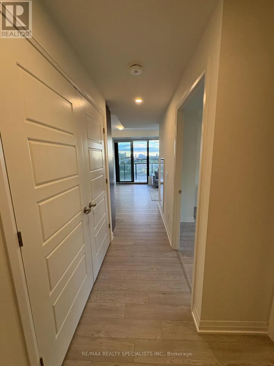 811 - 3006 WILLIAM CUTMORE BOULEVARD