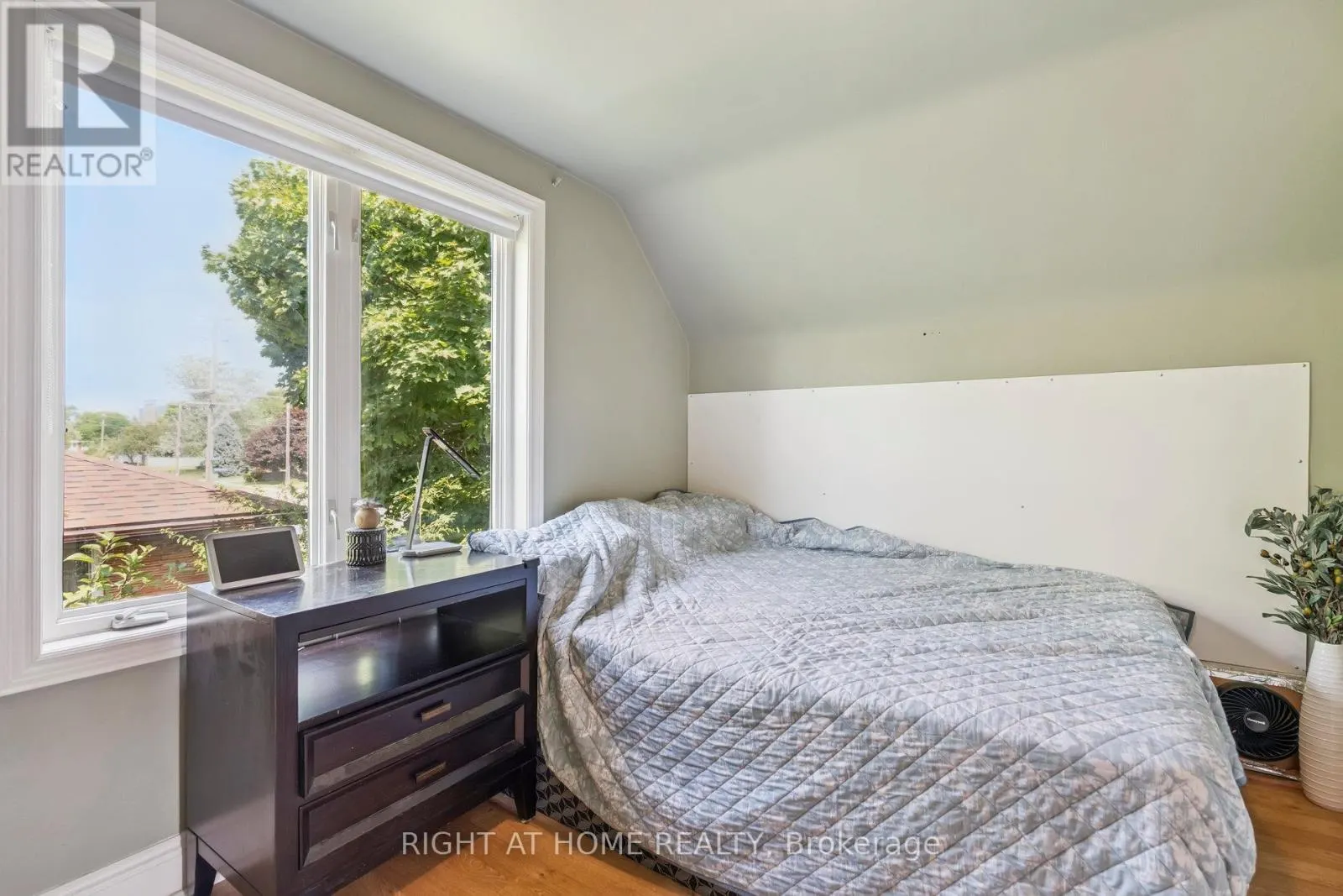 2343 MOUNTAINSIDE DRIVE