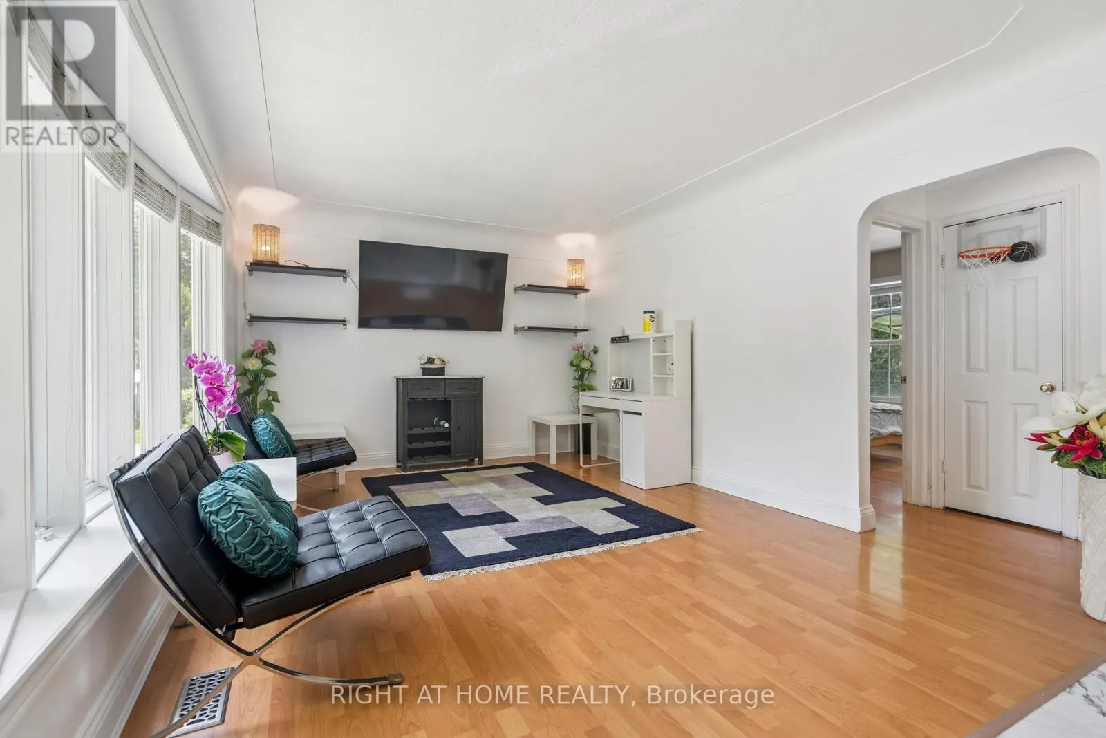 2343 MOUNTAINSIDE DRIVE