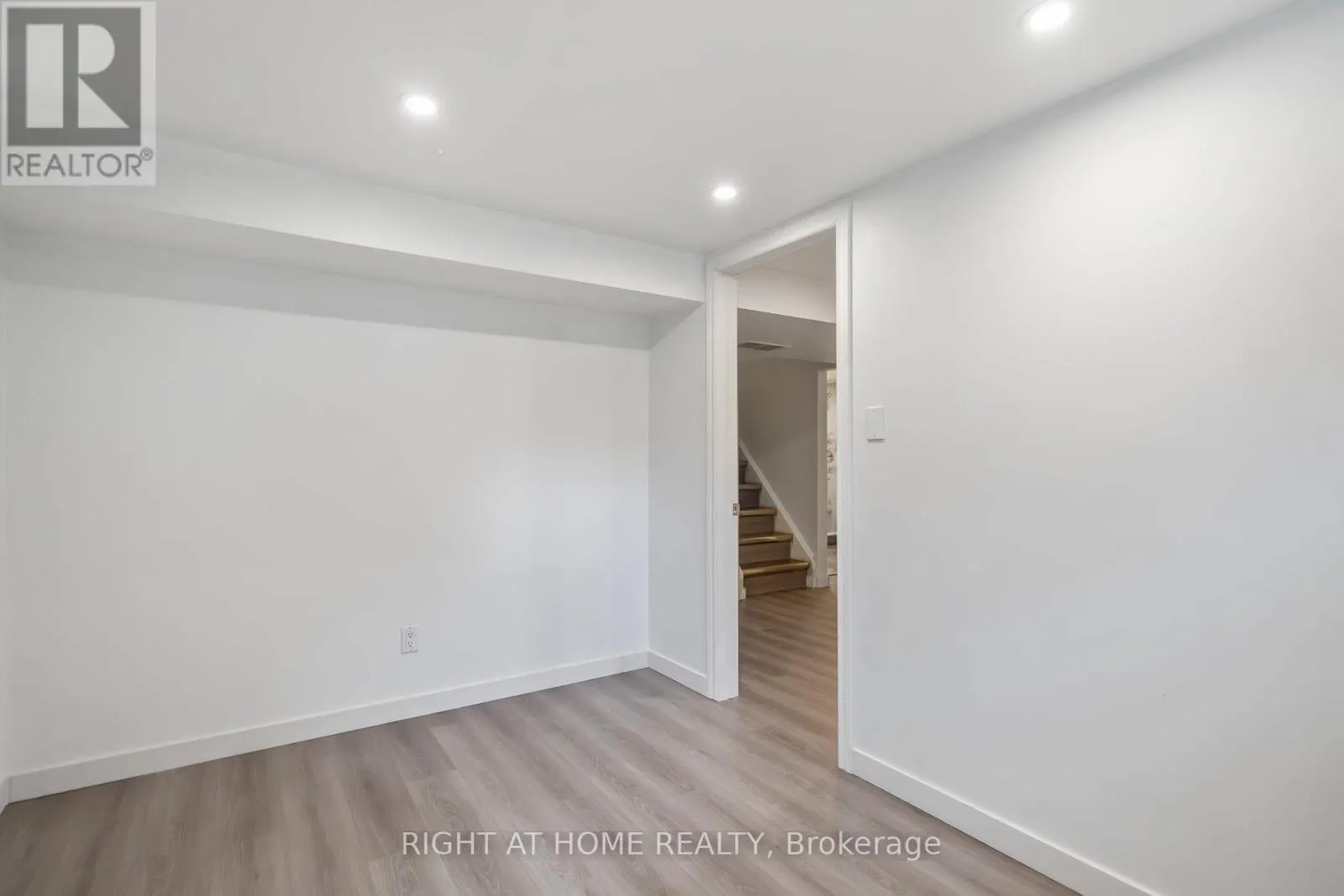 2343 MOUNTAINSIDE DRIVE